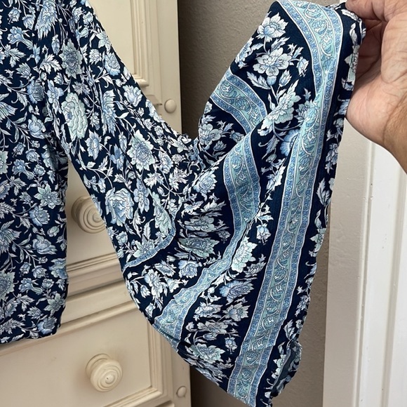American Eagle Outfitters Blue Floral Top - Picture 4 of 7